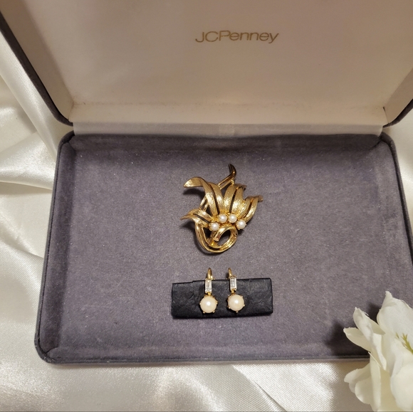 ♥️HOST PIC♥️ Brooch Signed Brooks Pearls ~Vintage Jewelry Set ~ Vintage Earrings - Picture 2 of 9